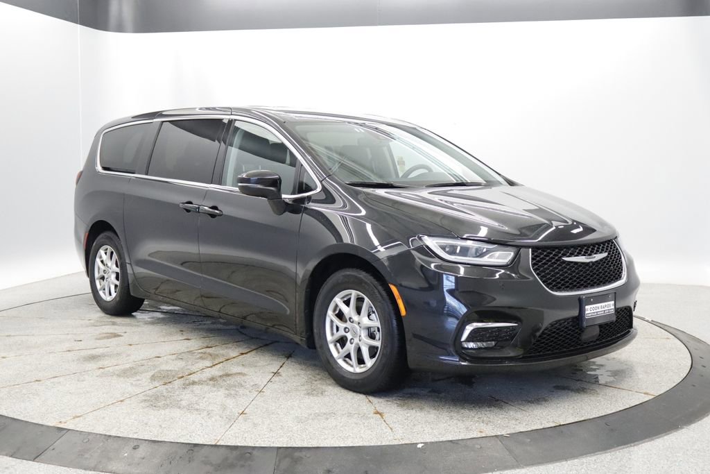 Thumbnail: 2023 Chrysler Pacifica - 7
