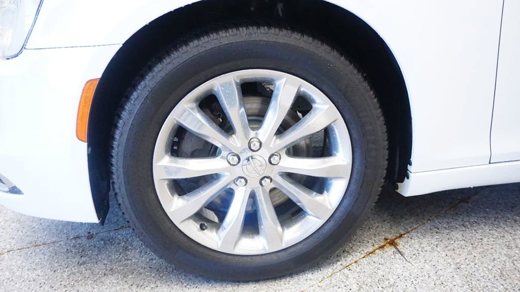 Thumbnail: 2019 Chrysler 300 - 13