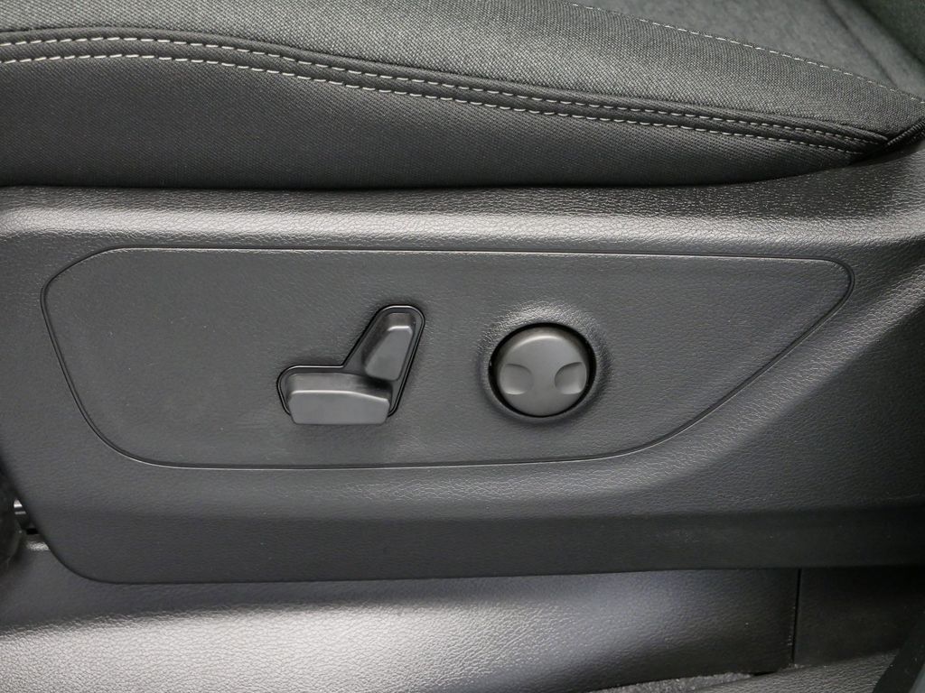 Thumbnail: 2026 RAM 1500 - 4