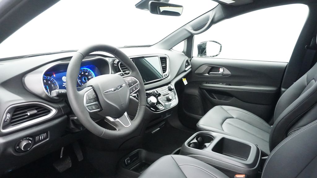 Thumbnail: 2026 Chrysler Voyager - 27