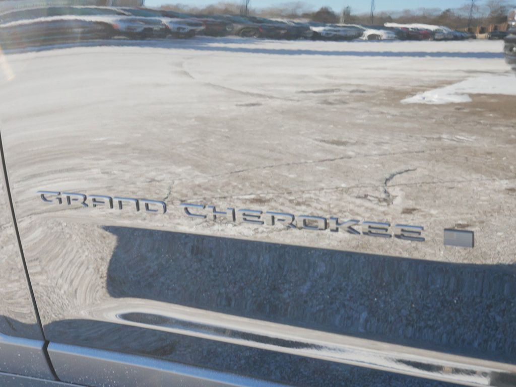 Thumbnail: 2025 Jeep Grand Cherokee - 17