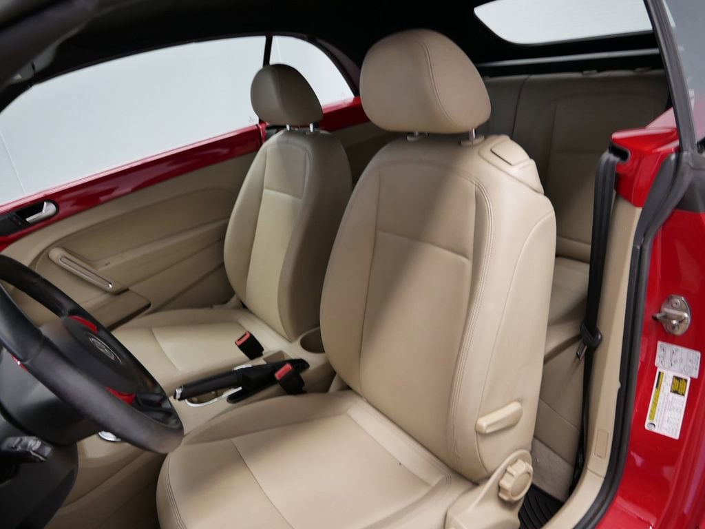 Thumbnail: 2013 Volkswagen Beetle - 23
