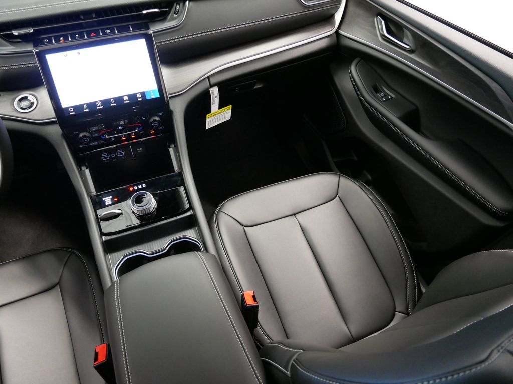 Thumbnail: 2025 Jeep Grand Cherokee - 18