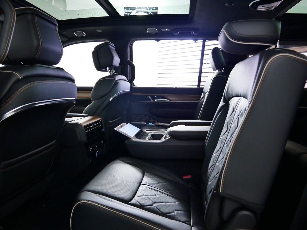 Thumbnail: 2024 Jeep Grand Wagoneer - 5