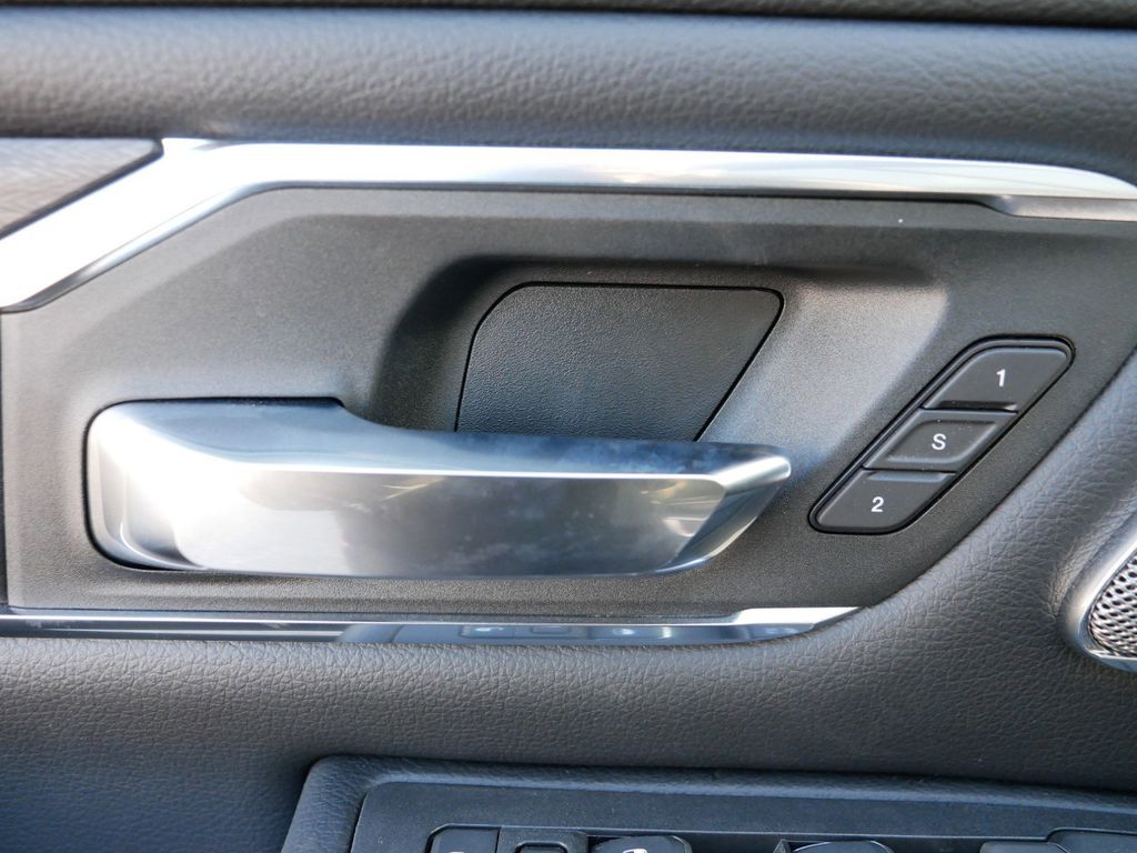 2025 RAM 1500 Laramie 36