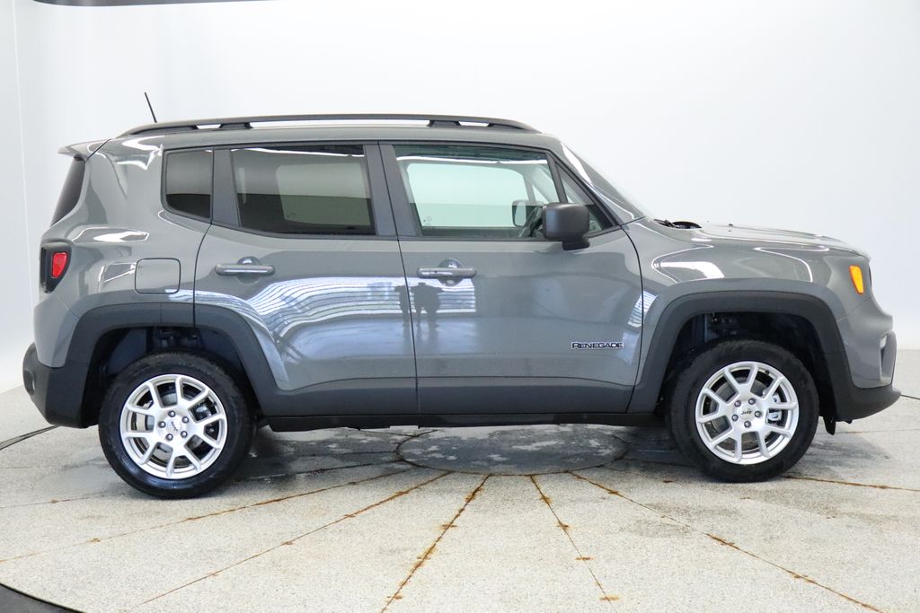 Thumbnail: 2022 Jeep Renegade - 8