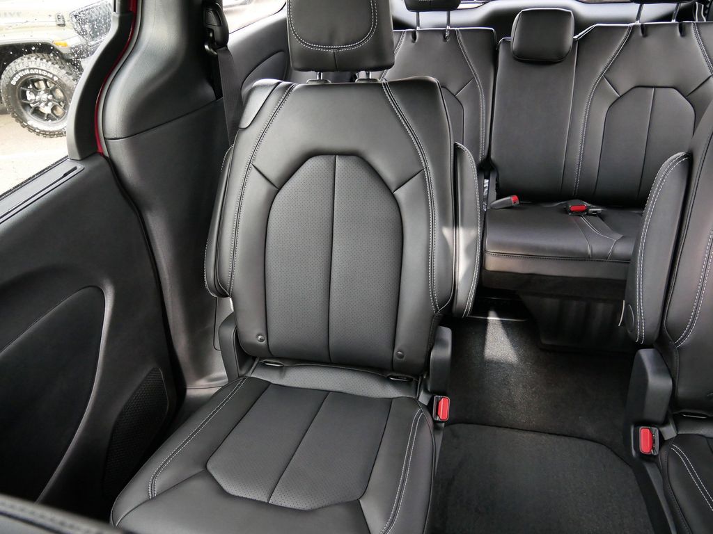 Thumbnail: 2026 Chrysler Pacifica - 19