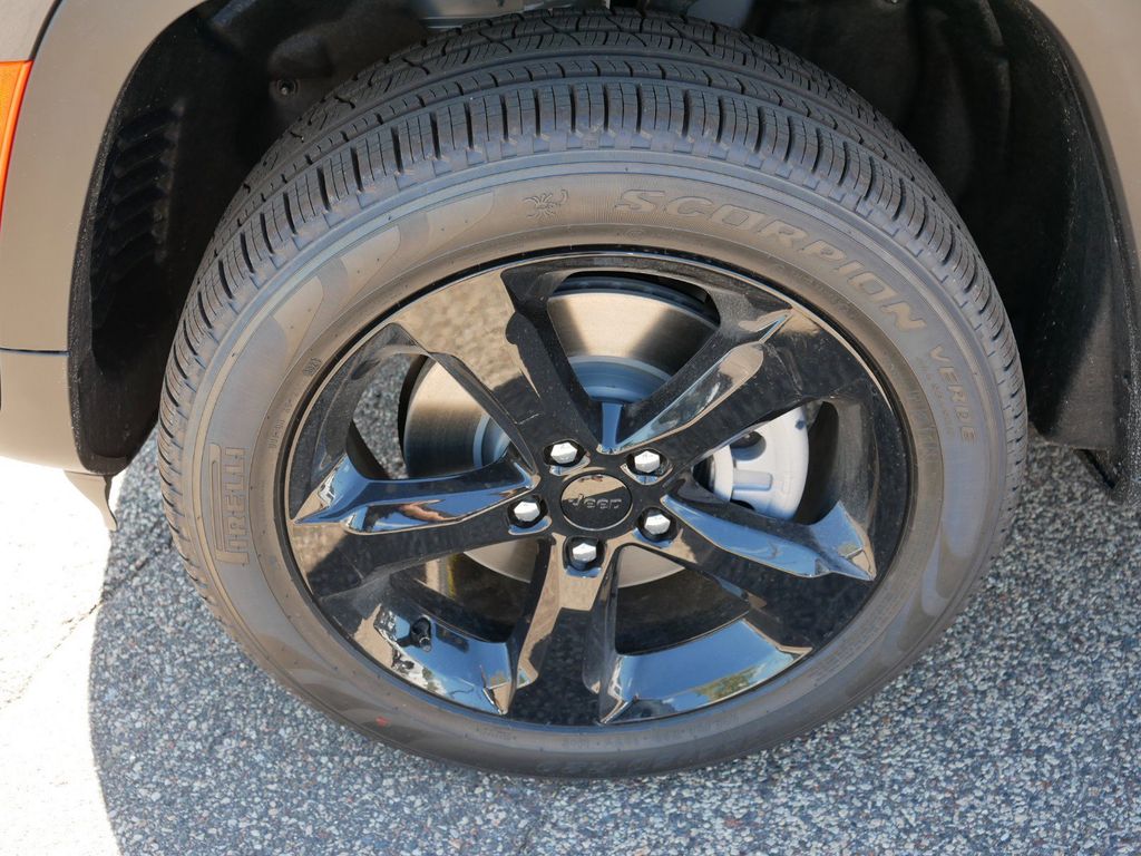 Thumbnail: 2025 Jeep Grand Cherokee L - 22