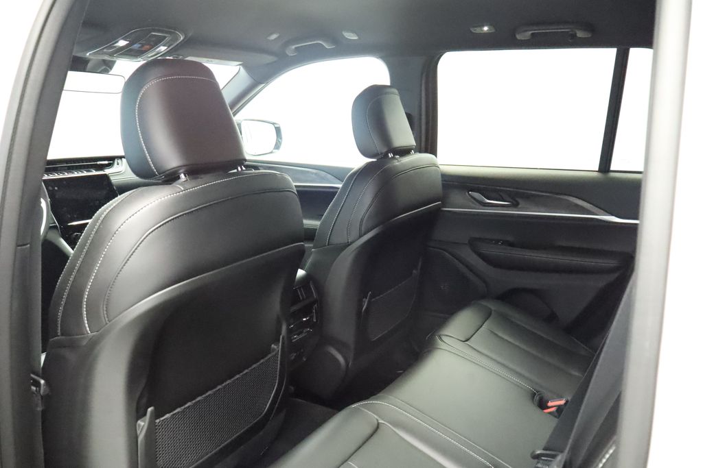 Thumbnail: 2025 Jeep Grand Cherokee - 25