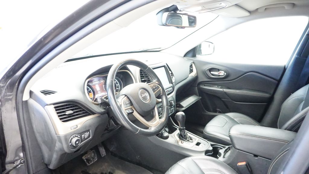 Thumbnail: 2015 Jeep Cherokee - 26