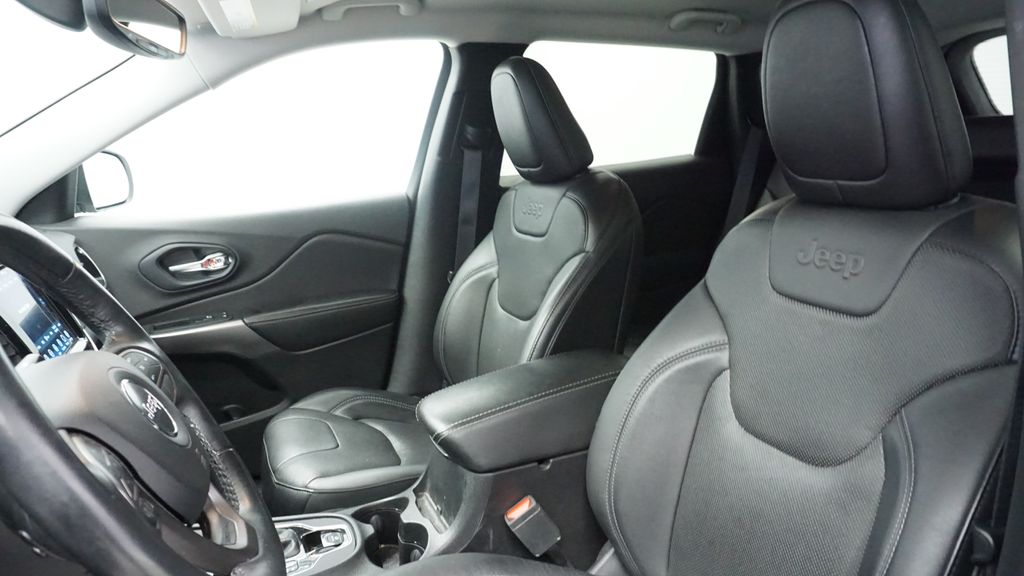 Thumbnail: 2019 Jeep Cherokee - 28