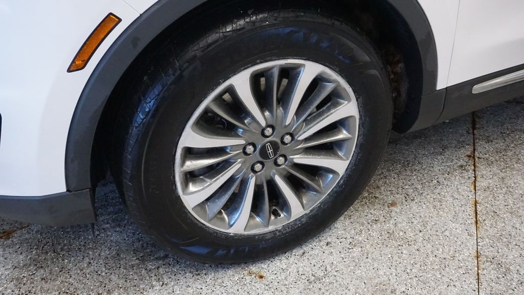 Thumbnail: 2019 Lincoln Nautilus - 13