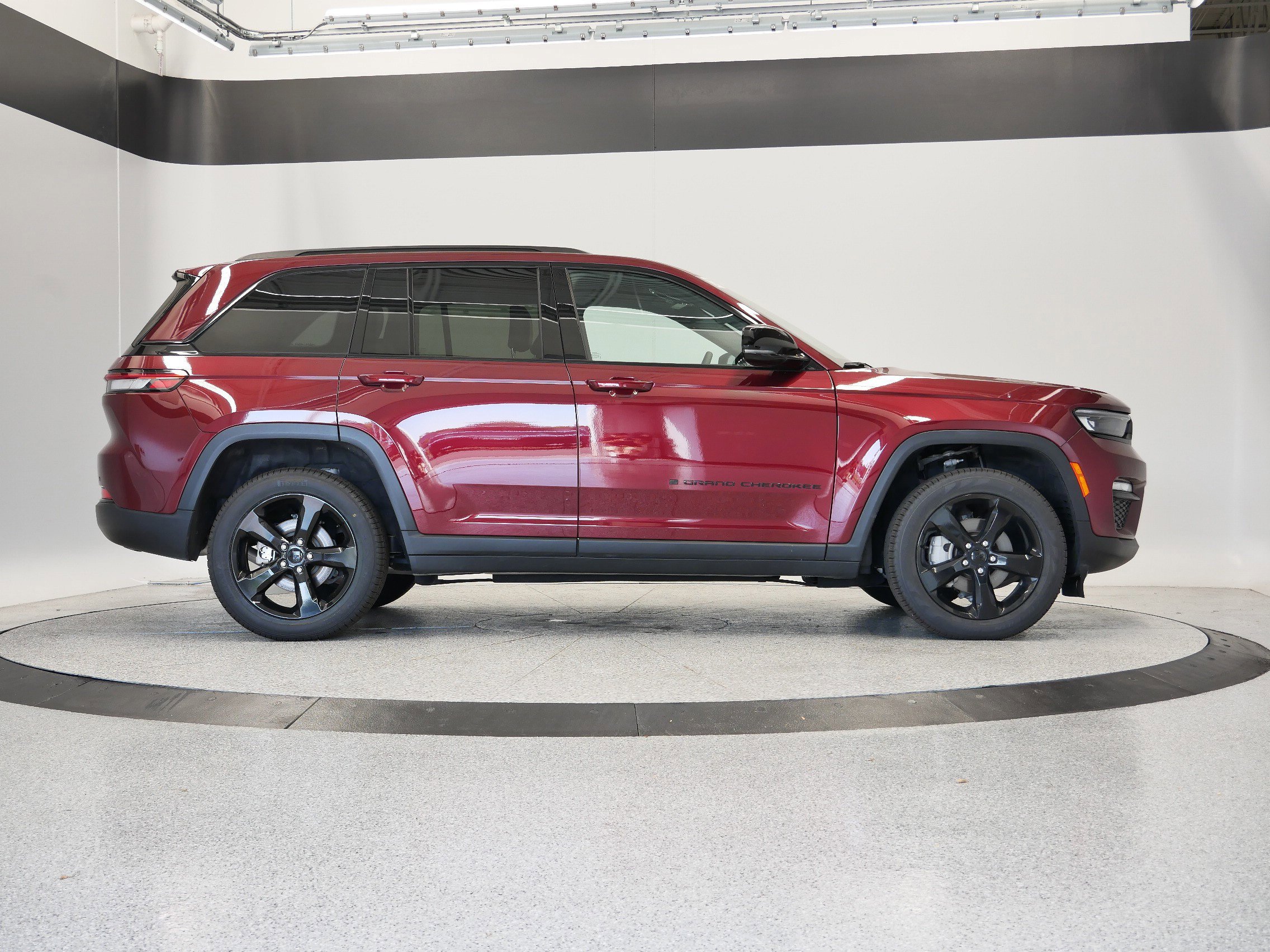 Thumbnail: 2025 Jeep Grand Cherokee - 8