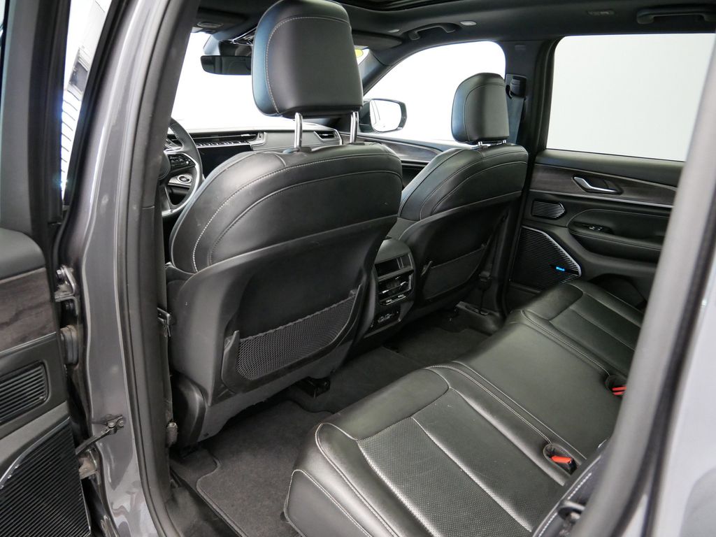 Thumbnail: 2022 Jeep Grand Cherokee - 12