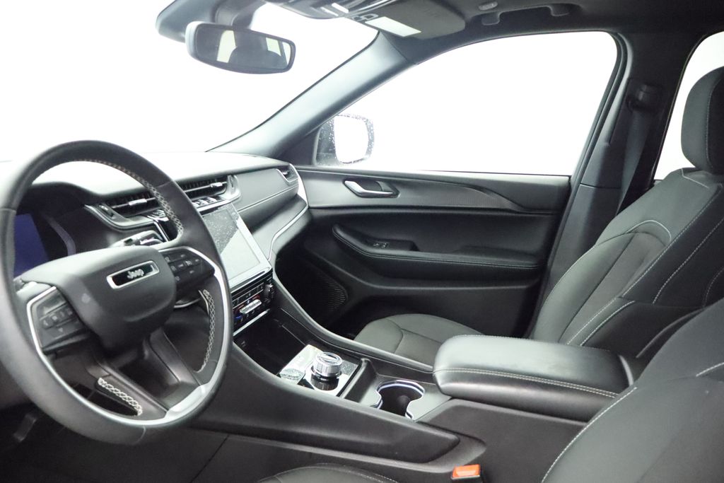 Thumbnail: 2024 Jeep Grand Cherokee - 30