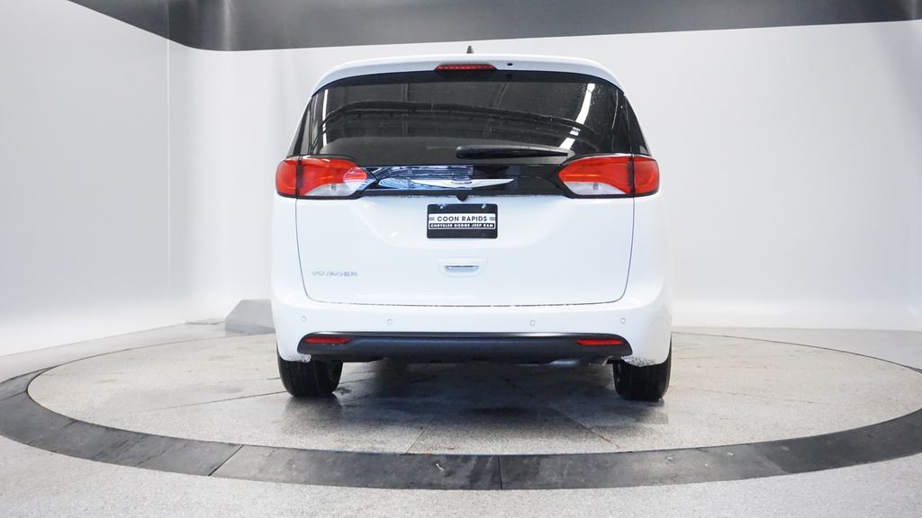 Thumbnail: 2026 Chrysler Voyager - 8