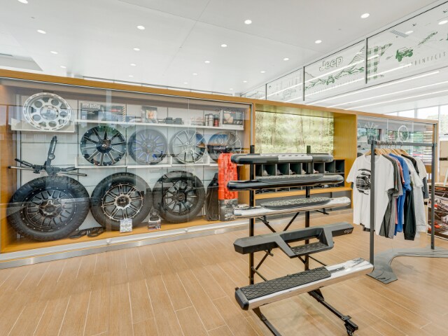 Thumbnail: 2023 Jeep Renegade - 9