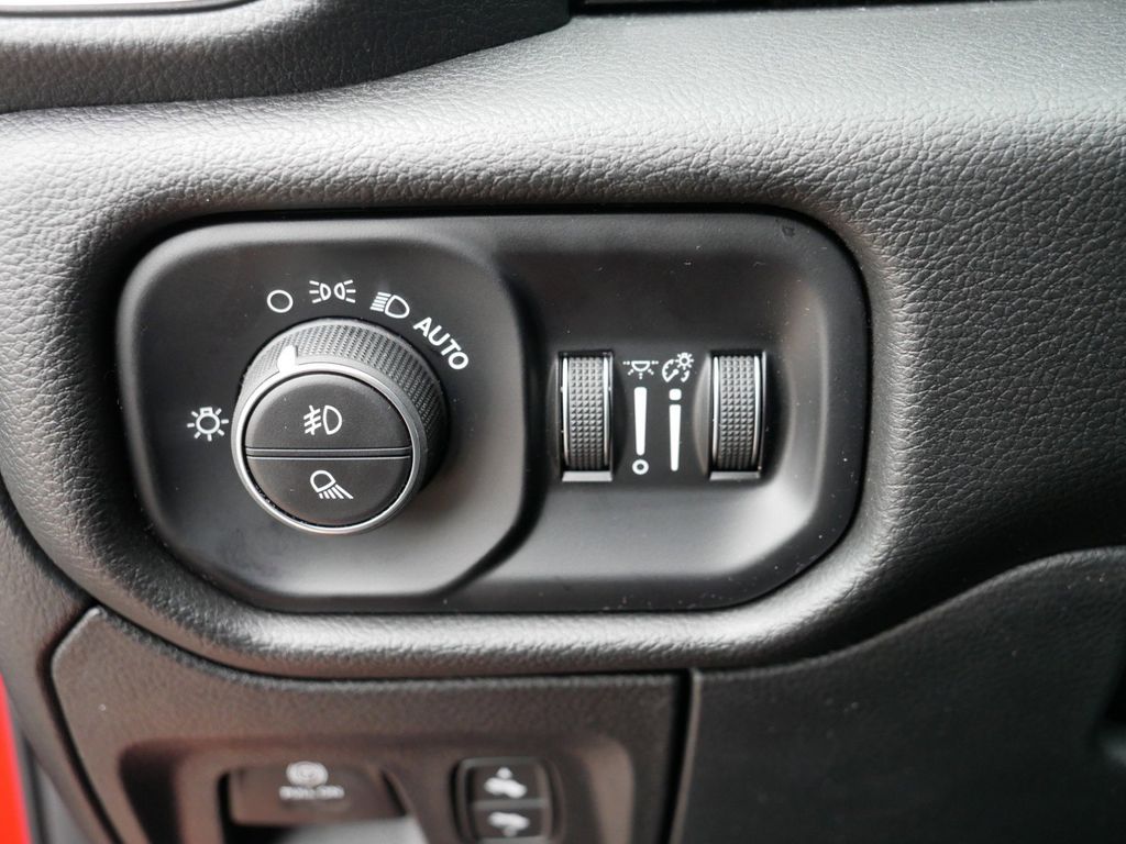 Thumbnail: 2025 RAM 1500 - 38
