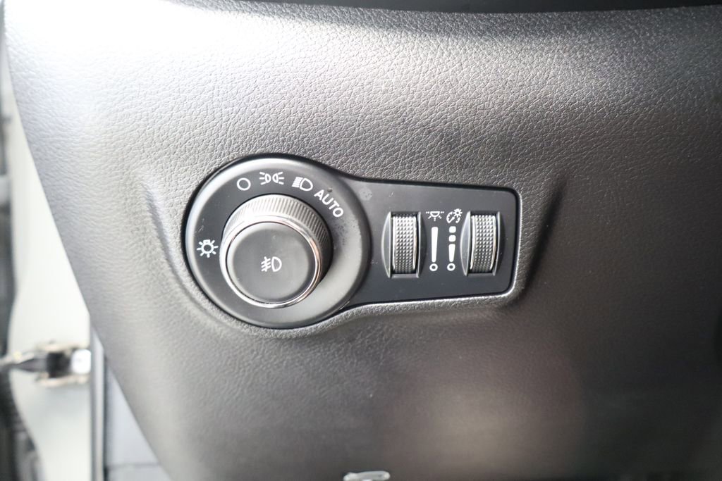 Thumbnail: 2023 Jeep Compass - 34