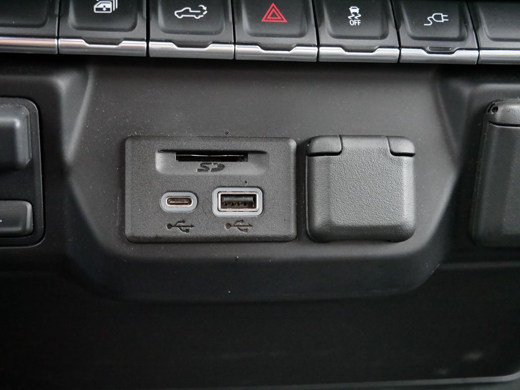 Thumbnail: 2022 GMC Sierra 3500 - 32