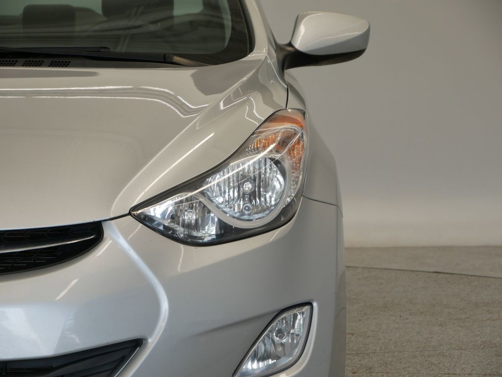 Thumbnail: 2013 Hyundai Elantra - 11