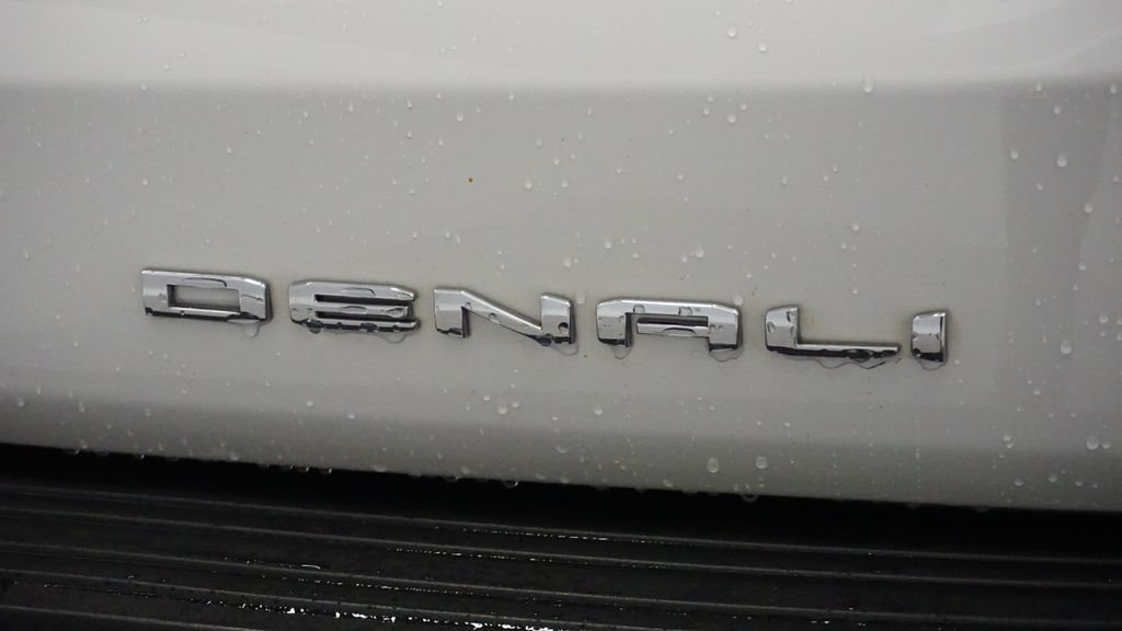 Thumbnail: 2021 GMC Yukon - 17