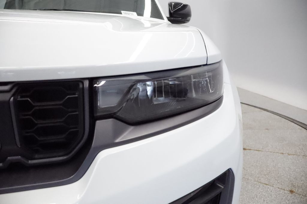 Thumbnail: 2026 Jeep Grand Cherokee L - 3