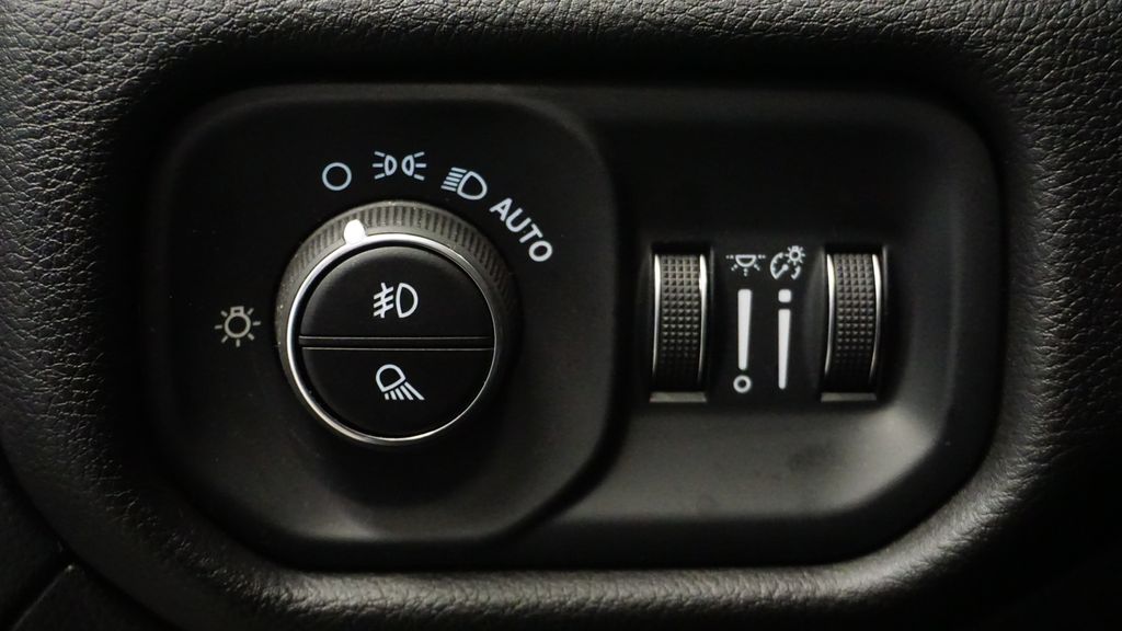 Thumbnail: 2025 RAM 1500 - 30