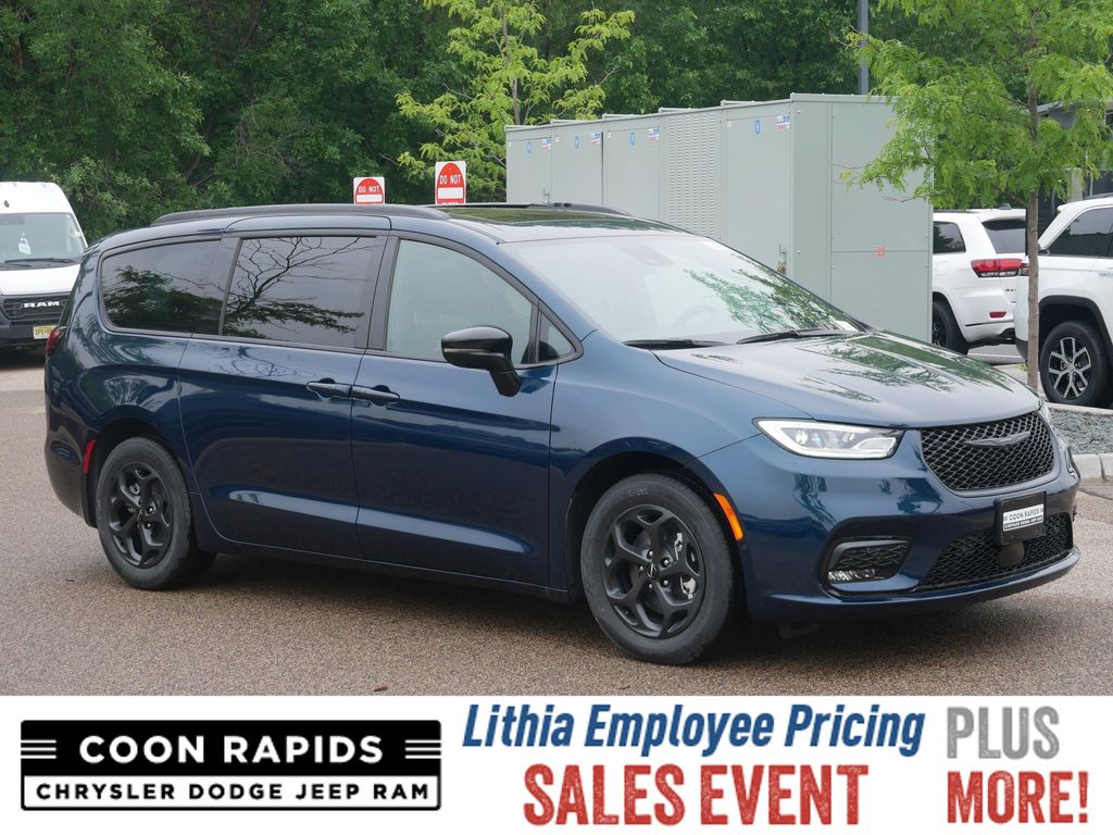 2025 Chrysler Pacifica Hybrid Select -
                  Coon Rapids, MN