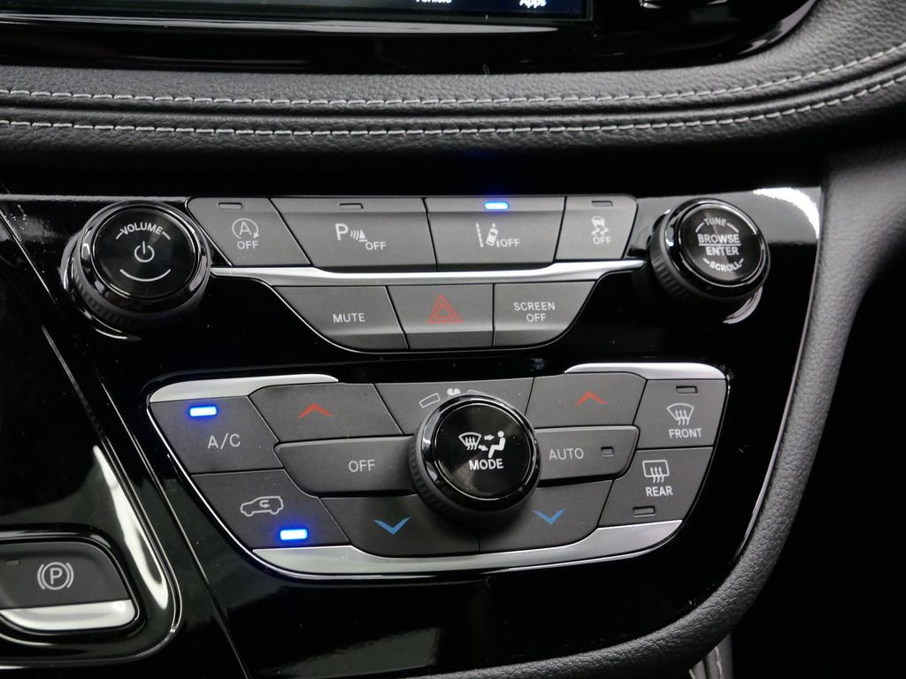 Thumbnail: 2026 Chrysler Pacifica - 35