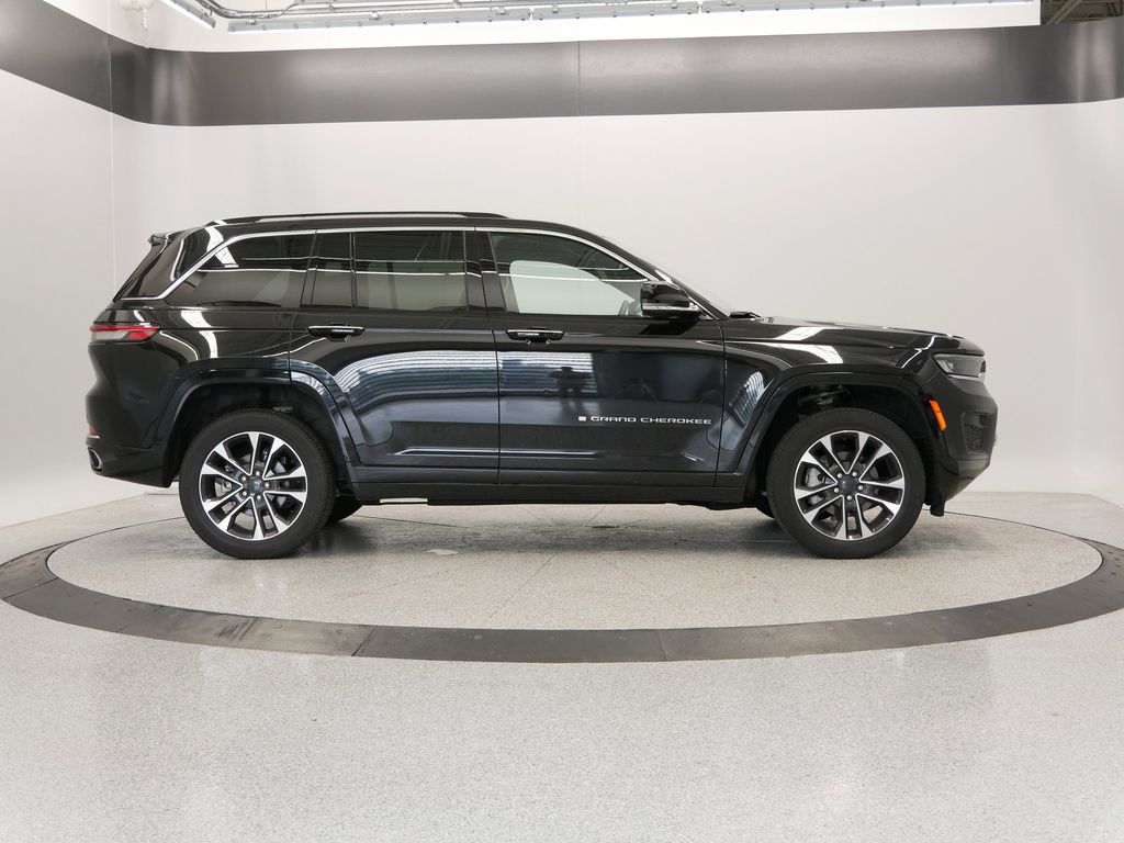 Thumbnail: 2022 Jeep Grand Cherokee - 8