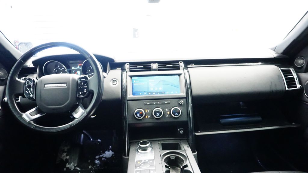 Thumbnail: 2020 Land Rover Discovery - 22