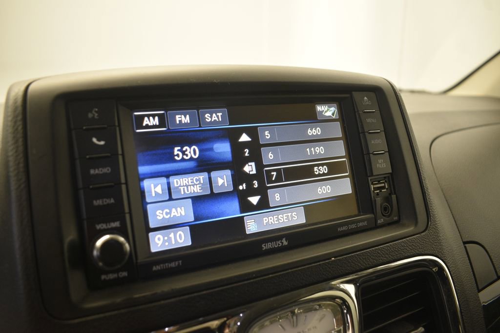 Thumbnail: 2014 Chrysler Town & Country - 41