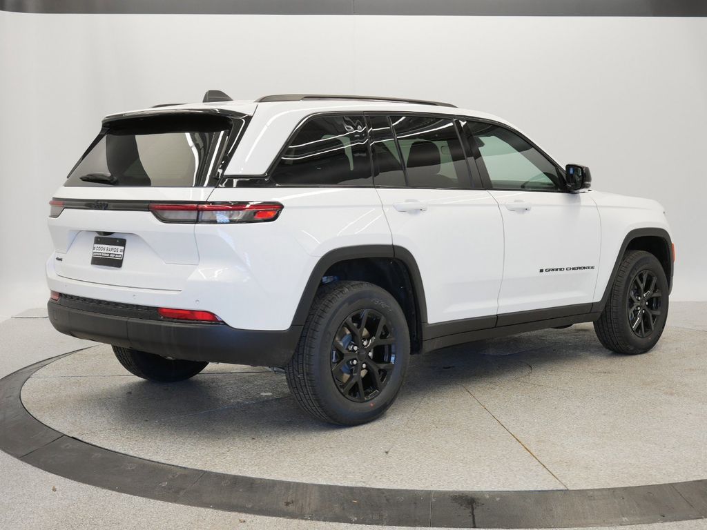 Thumbnail: 2025 Jeep Grand Cherokee - 9