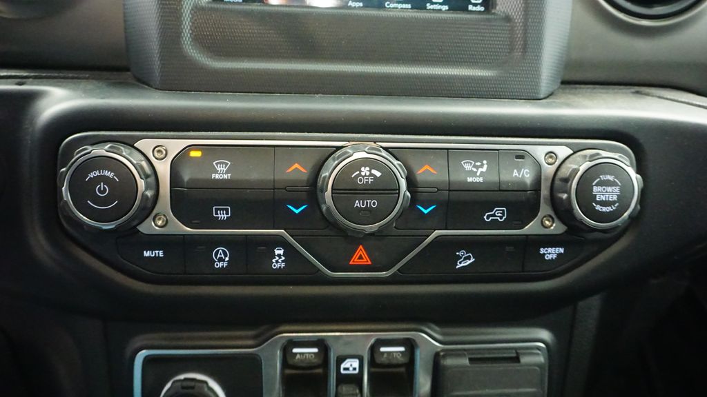 Thumbnail: 2019 Jeep Wrangler - 33