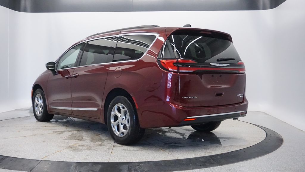 Thumbnail: 2023 Chrysler Pacifica - 3