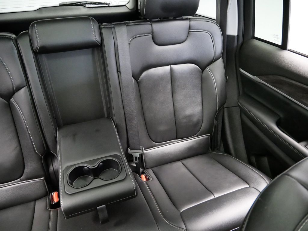 Thumbnail: 2022 Jeep Grand Cherokee - 25