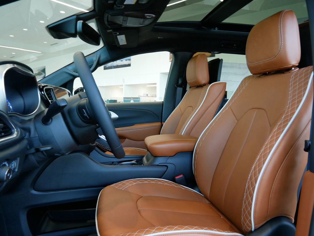 Thumbnail: 2026 Chrysler Pacifica - 16