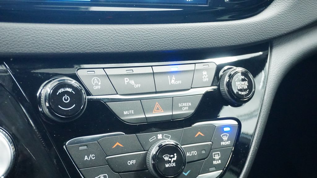 Thumbnail: 2026 Chrysler Voyager - 38