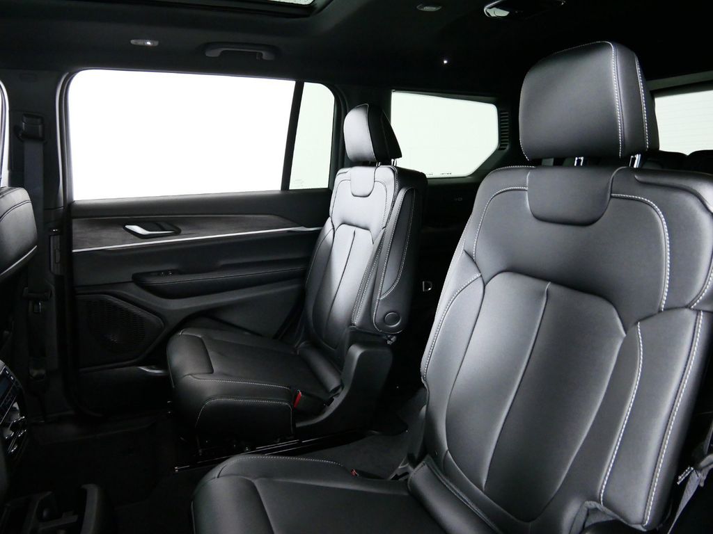 Thumbnail: 2025 Jeep Grand Cherokee L - 32