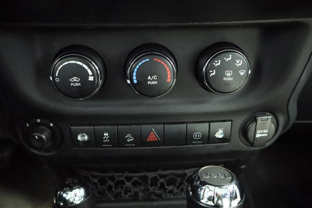 Thumbnail: 2011 Jeep Wrangler - 28