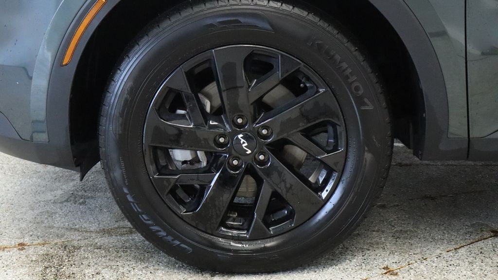 Thumbnail: 2023 Kia Sorento - 14