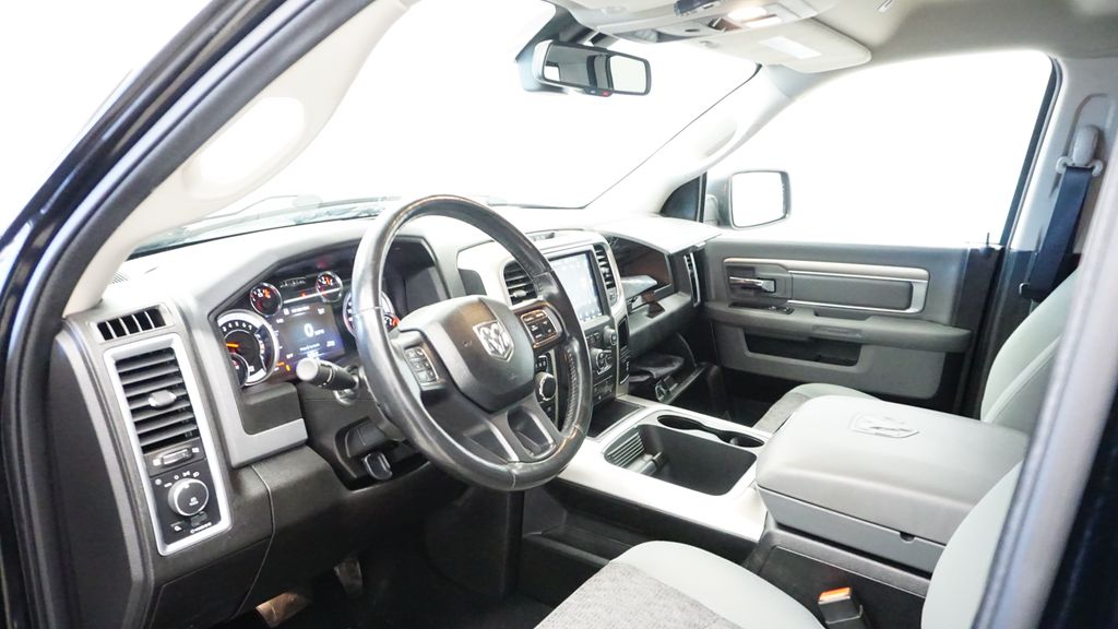 Thumbnail: 2019 RAM 1500 Classic - 27