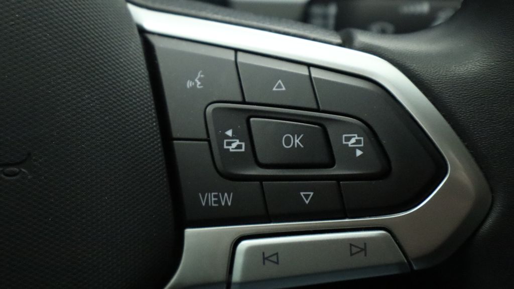 Thumbnail: 2022 Volkswagen Atlas - 32