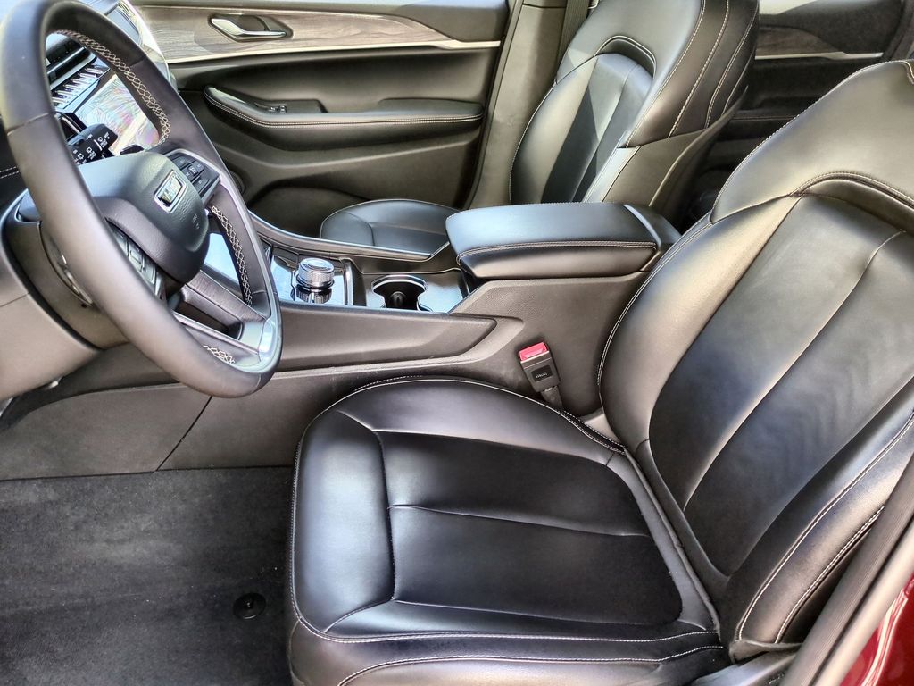 Thumbnail: 2024 Jeep Grand Cherokee - 16