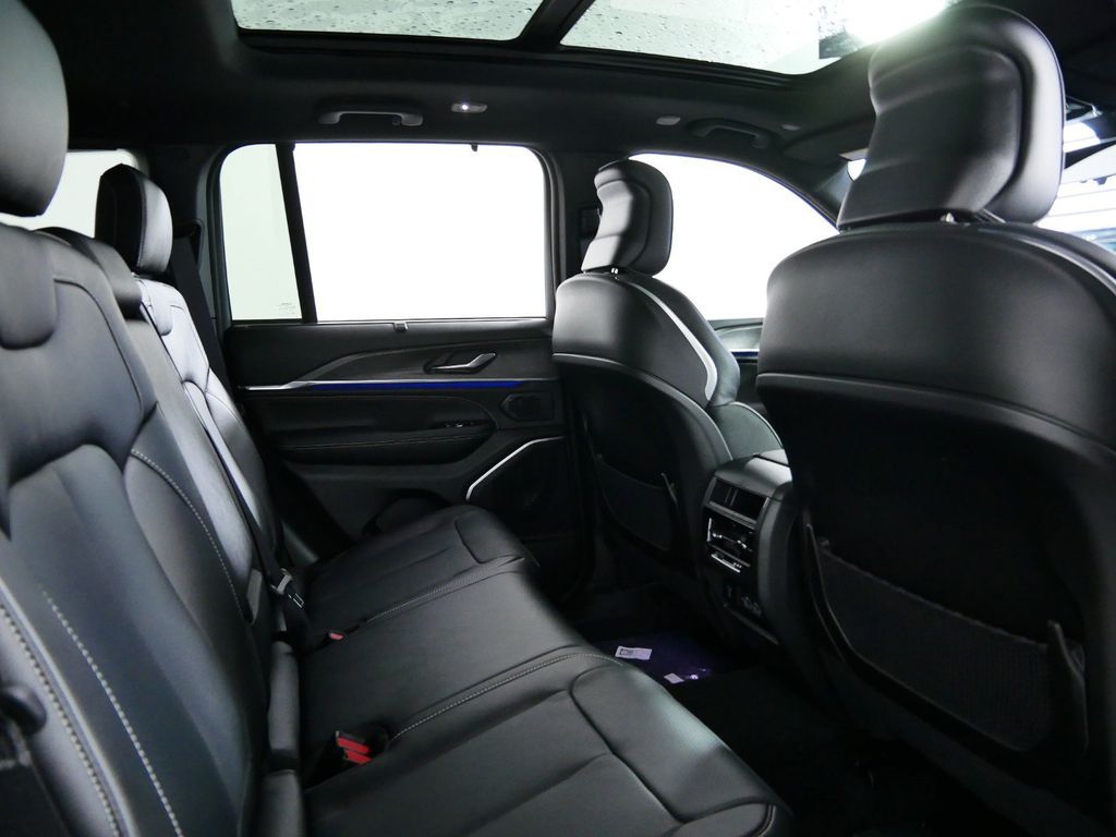 Thumbnail: 2025 Jeep Grand Cherokee - 26