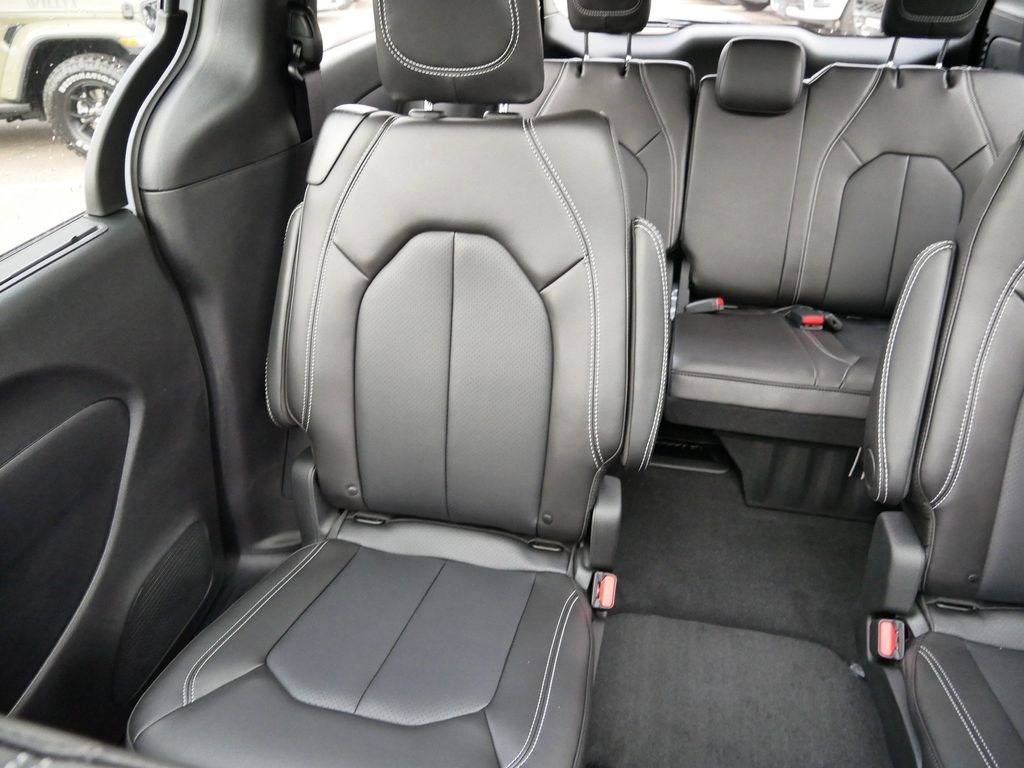 Thumbnail: 2026 Chrysler Pacifica - 19