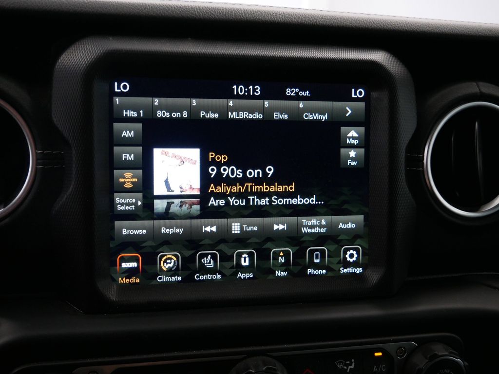 Thumbnail: 2022 Jeep Wrangler - 36