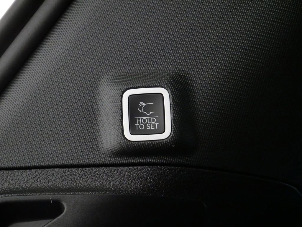 Thumbnail: 2025 Jeep Grand Cherokee - 16