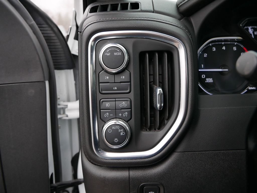 Thumbnail: 2022 GMC Sierra 3500 - 18